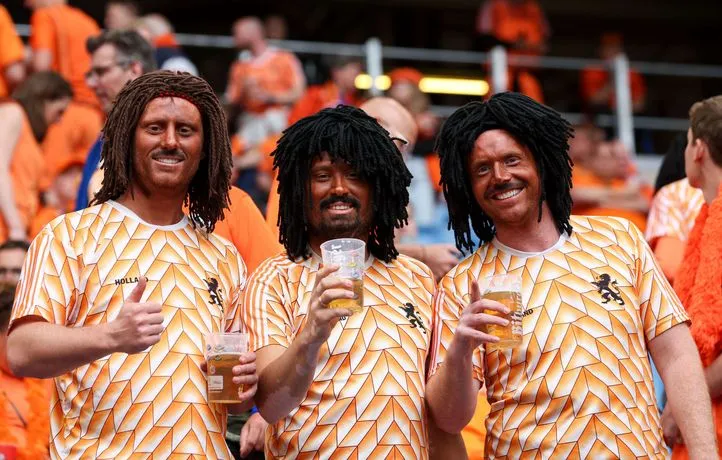 Euro 2024 : des blackfaces en tribune lors de Pays-Bas-Pologne